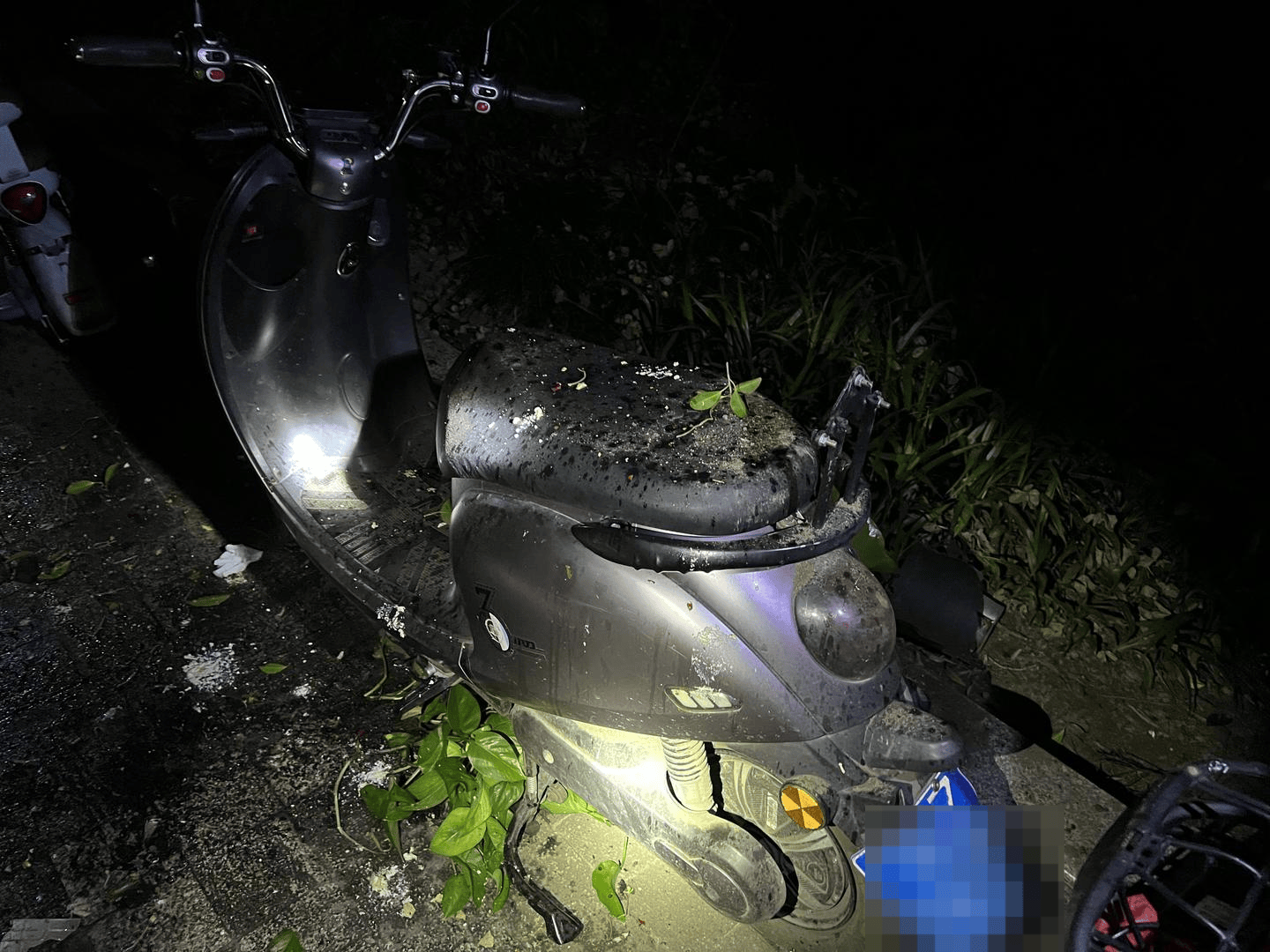 怎么开皇冠信用盘_男子与朋友吃酒起争执怎么开皇冠信用盘，竟从10楼扔下绿萝、兰花和不锈钢盆，被刑拘