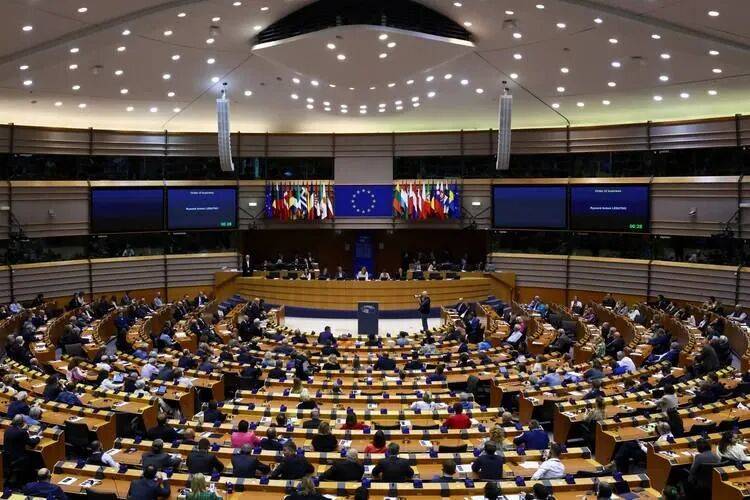 皇冠信用盘去哪里弄_王毅专机落地前皇冠信用盘去哪里弄，欧盟对华连出两招，不到24小时，意大利率先选边站