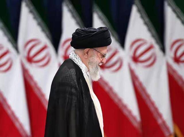 2026世界杯代理平台 _一面黑色哀悼旗升起2026世界杯代理平台 ，伊朗首个盟友参战，向以色列发射导弹，特朗普被坑惨了