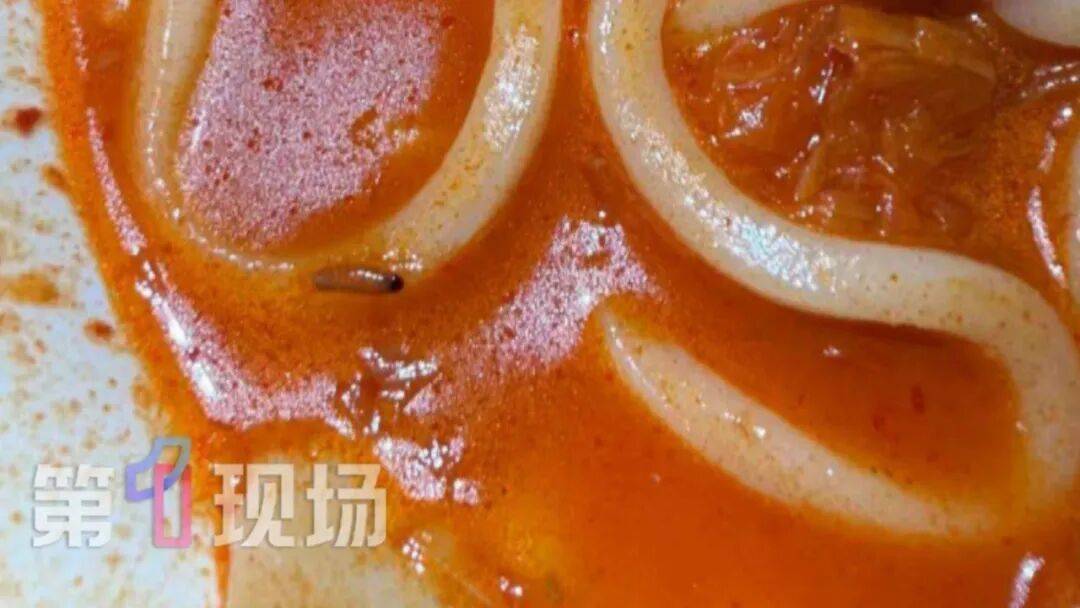 皇冠信用网开户_“当场就吐了”皇冠信用网开户,消费者称在深圳山姆购网红产品吃出蛆虫!厂家回应:正在排查虫源